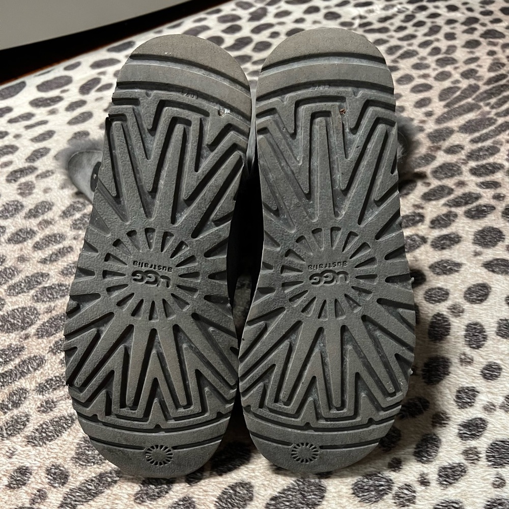 Tall Three Button Wrap Bailey UGG Boots 🩶 - Picture 7 of 13